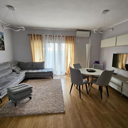 Sky Dwelling Tirana Apartment ภายนอก รูปภาพ