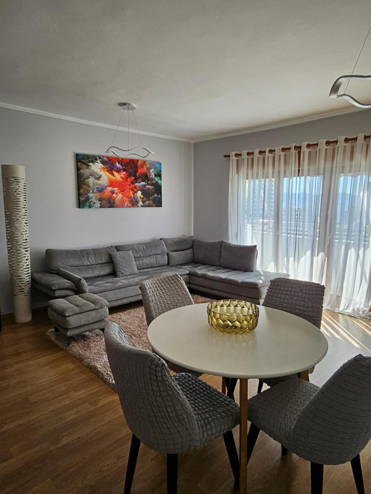 Sky Dwelling Tirana Apartment ภายนอก รูปภาพ